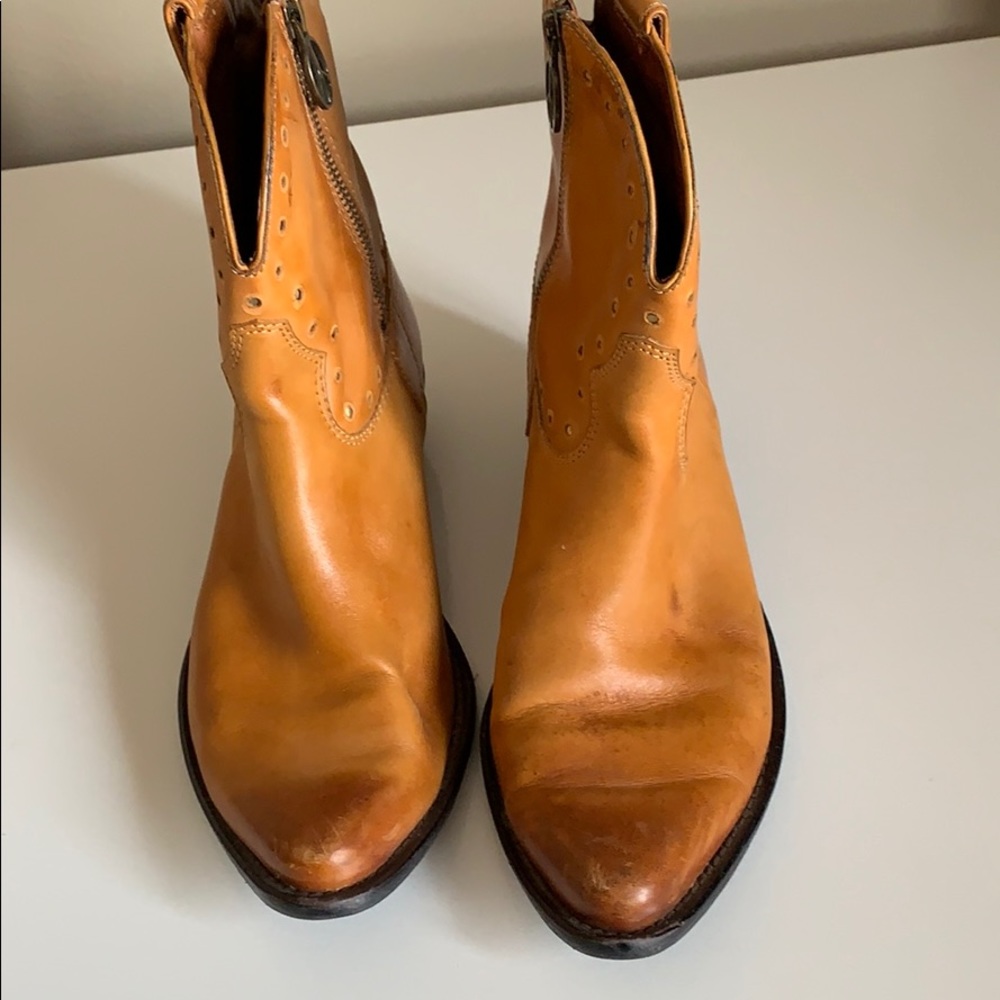 Shoes - Picture 5 of 7
